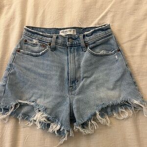 Gently Used A&F Curve Love High Rise Mom Jean Short- 0/25